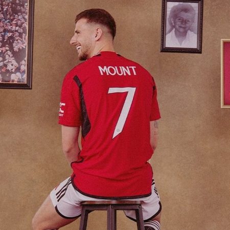 Mason Mount Nhận Áo Số 7, Fernandes Nổi Giận